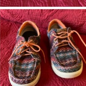 Twisted x Aztec shoes great condition , orange laces